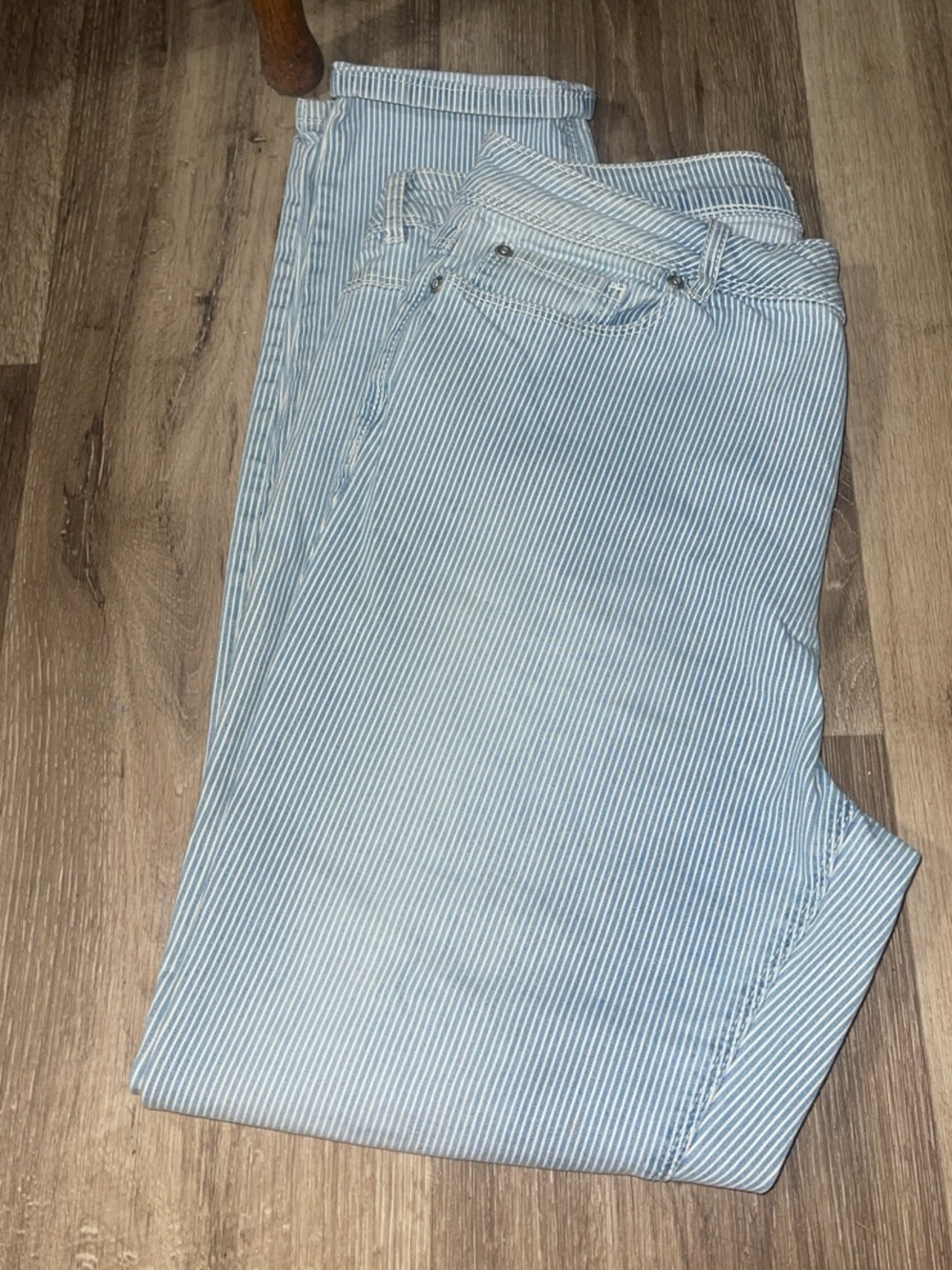 Women's Skinny Jeans in Light Blue Pinstripe